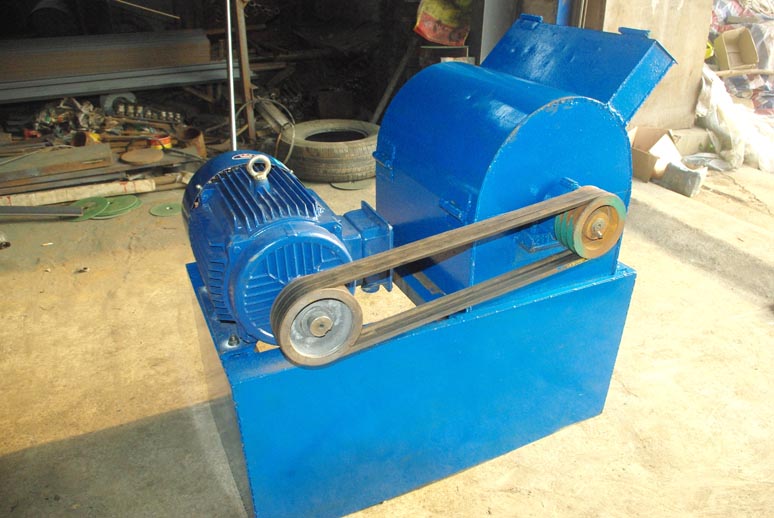 粉餅機，碎餅機，大餅打碎機，花生茶籽大豆餅粉碎機